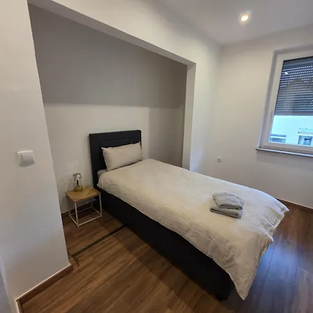 Monteur-& -zentral & Gemuetlich شقة